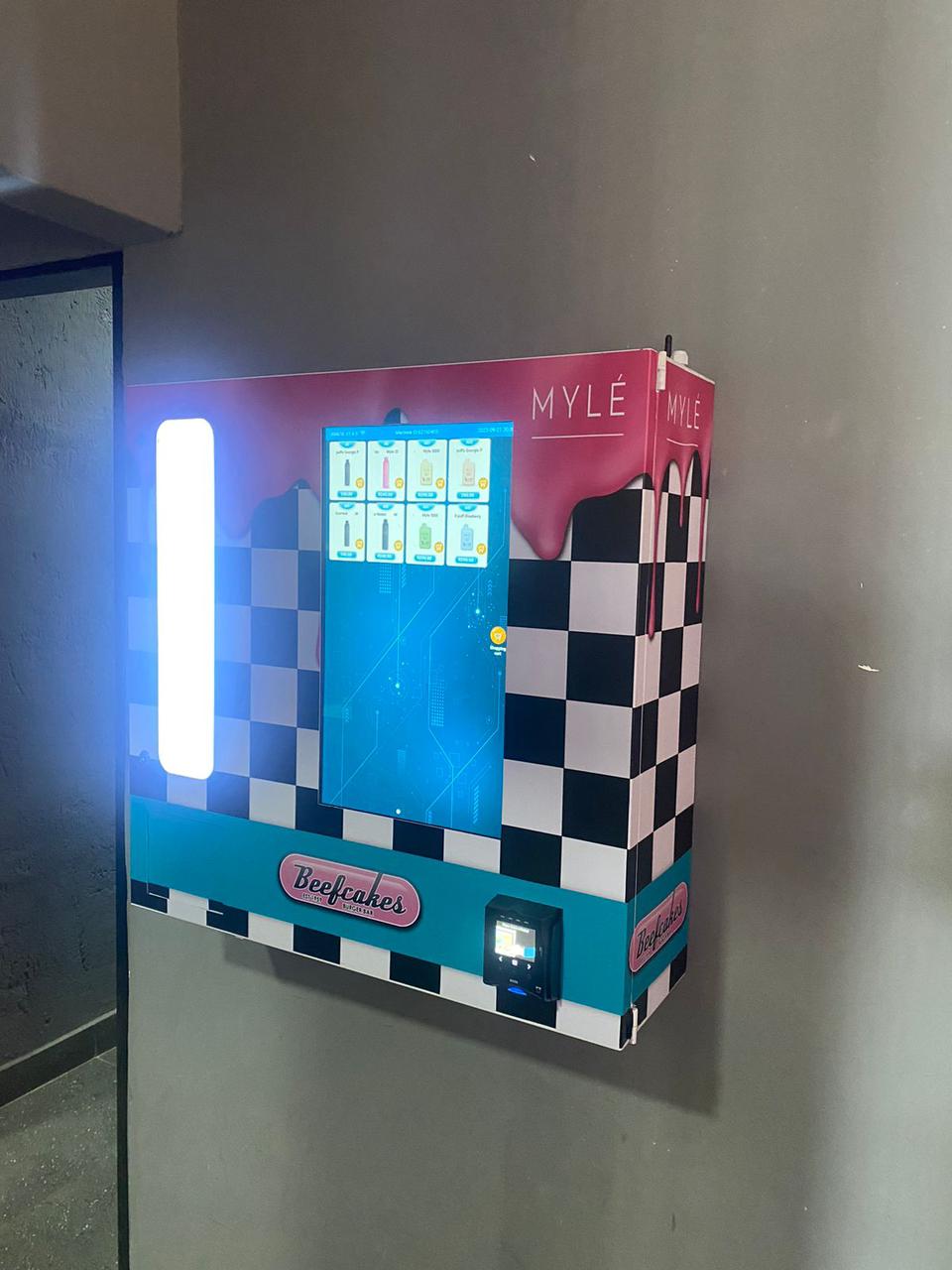 Máy bán hàng tự động Vape ở các quán bar Nam Phi đón nhận sự đổi mới của thiết bị treo tường mini